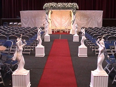 large roman mandap and aisle